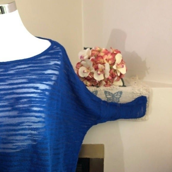 EXPRESS sz XS Lightweight Oversize Blue Knit Top - Picture 2 of 9